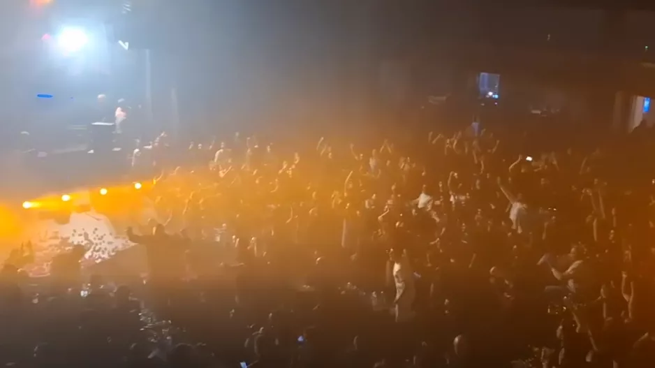 Χαμός με πορτοκαλί-Πας τα ποτά τους!