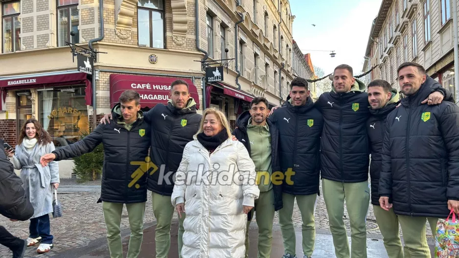 Πόζα παικτών με Έλενα