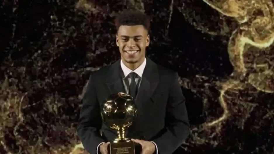 O Ντεζιρέ Ντουέ παρέλαβε το βραβείο του Golden Boy 2025!