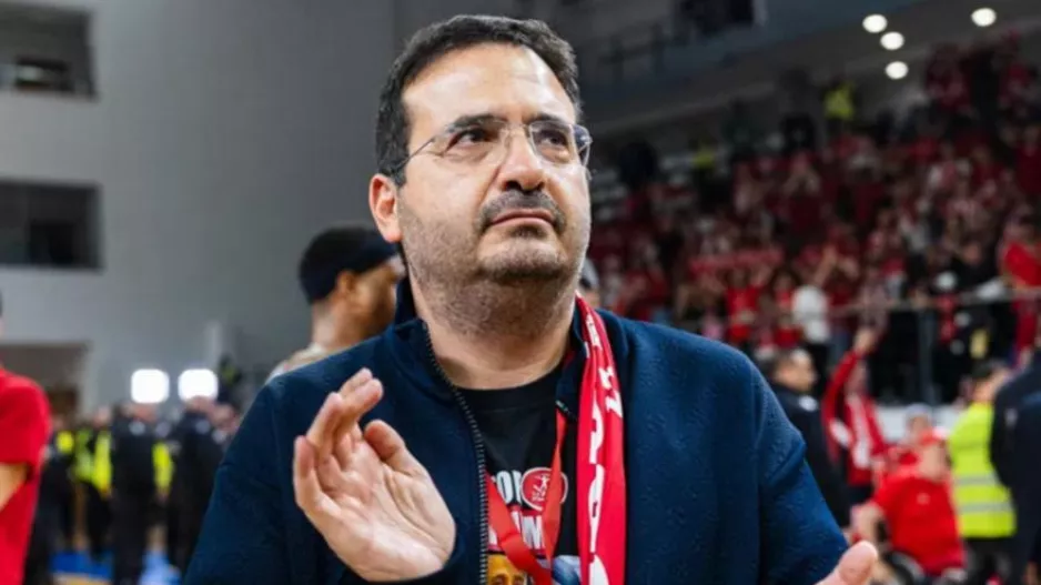 «Αν μας δώσετε μερικούς παίκτες, είμαι πρόθυμος να βοηθήσω»