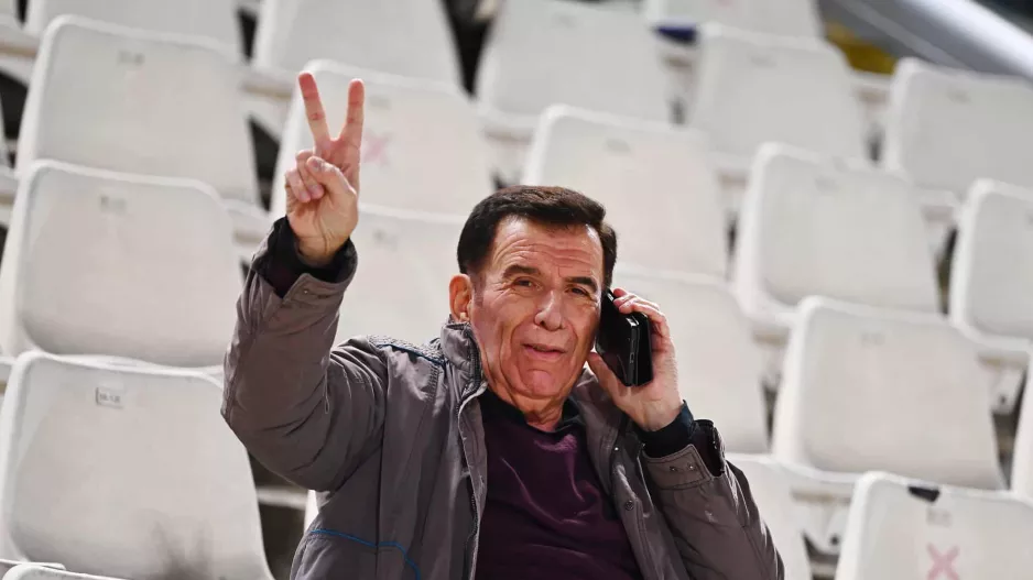 Χαρούμενος ο φίλος Κώστας