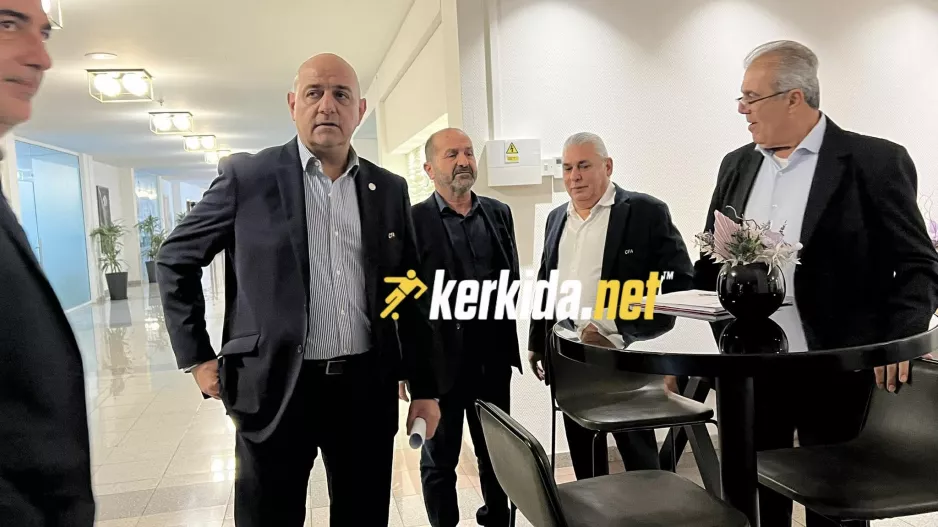 (Φώτος Kerkida) Άφιξη... ηγεσίας