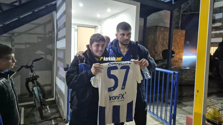 Διπλά χαρούμενος ο μικρός!