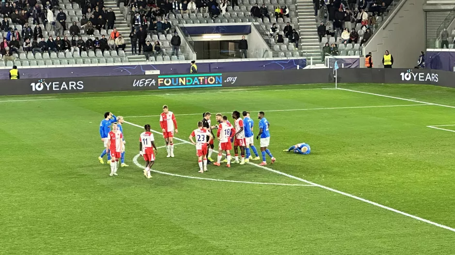 Με 10 η Slavia απ' το 60'!
