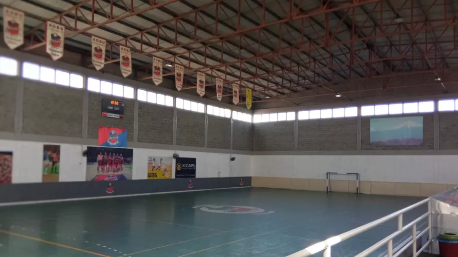 Διακοπή... λόγω βροχών στο Ένωση Νέων Λατσιών-Απόλλων!