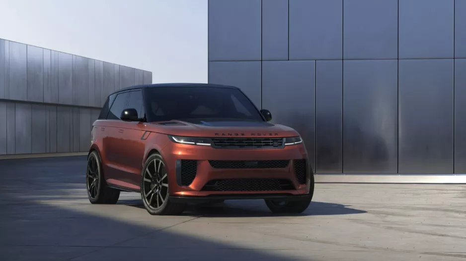 Η Range Rover ανεβάζει τον πήχη στην κατηγορία των πολυτελών performance SUV