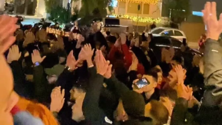  Ερυθρόλευκος «χαμός» από τον κόσμο στην άφιξη της αποστολής