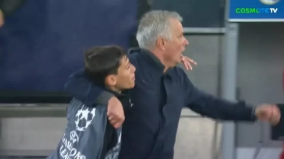  Η τρέλα και η αγκαλιά με το ball boy στο γκολ του Τρούμπιν