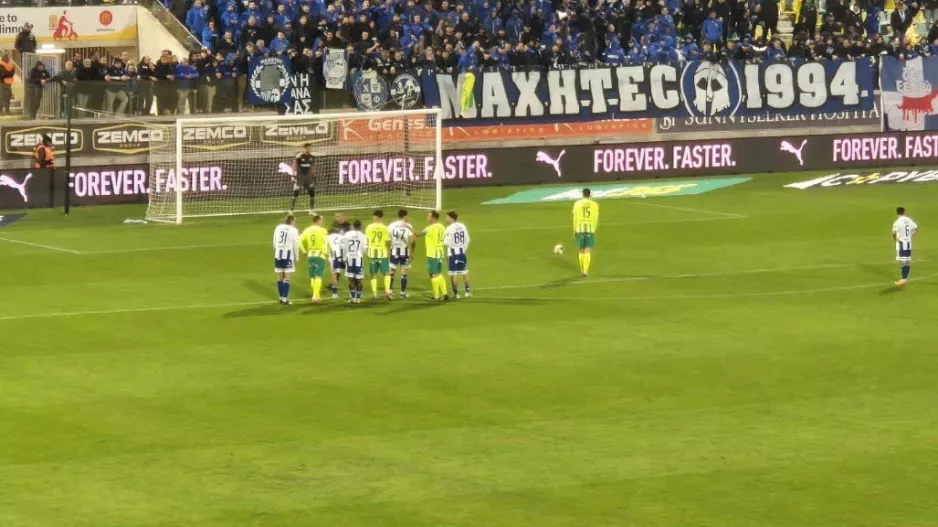 On field review, πέναλτι και... πρώτο άστοχο ο "Μίλι"