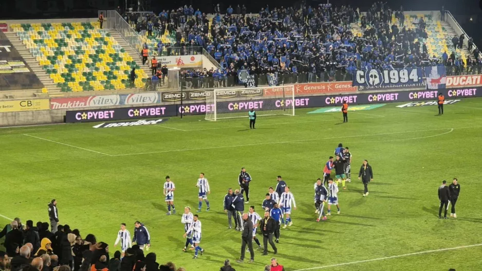(ΦΩΤΟΣ) Απευθείας αποδυτήρια/Δεν πήγαν στον κόσμο!
