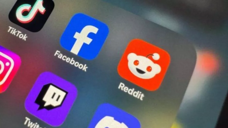 Γαλλία: Η Εθνοσυνέλευση ενέκρινε νόμο για την απαγόρευση social media σε παιδιά κάτω των 15 ετών