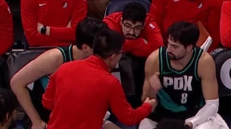 Ο Κινέζος rookie έχει μεταφραστή στον πάγκο για να επικοινωνεί (βίντεο)