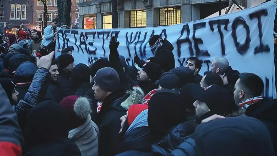 Φόρος τιμής στους "7" στο Άμστερνταμ από τους Ολυμπιακούς...
