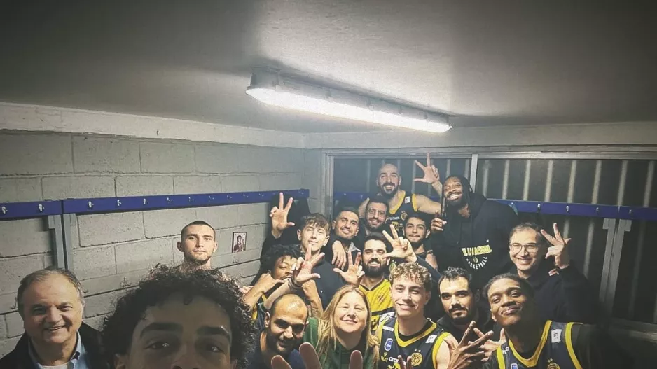 "Αφιερωμένη στον κόσμο μας!"