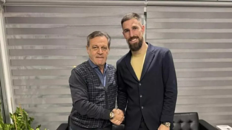Μπαίνει βασικός σε τριάδα ή αλλάζει σχήμα;