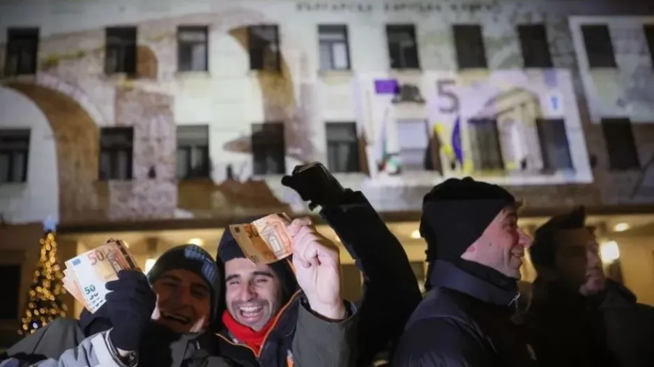 Η Βουλγαρία πέρασε κι επίσημα στο ευρώ