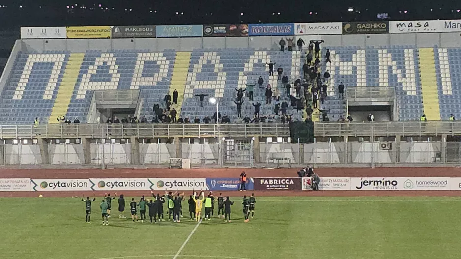 (Βίντεο Kerkida) Χειροκρότησαν την ομάδα για το "διπλό"