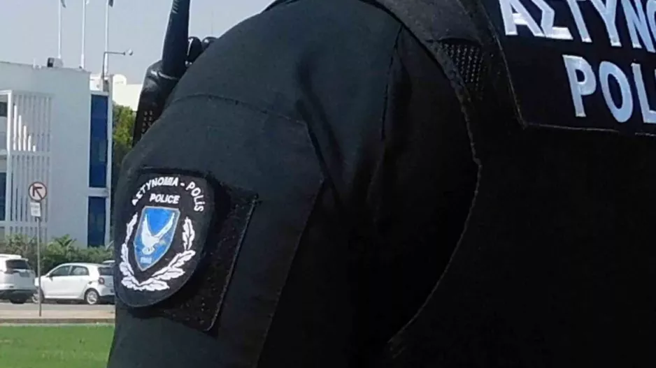 Απέλαση δέκα προσώπων