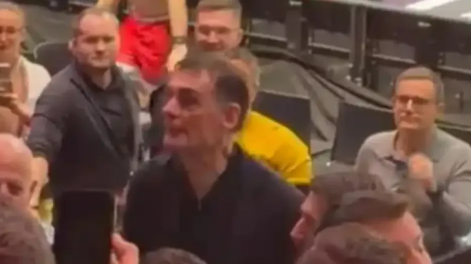 (BINTEO) O Μπαρτζώκας έβρισε γυναίκα!