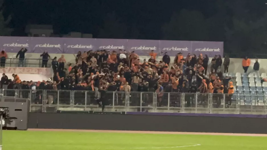 (Βίντεο kerkida) Τραγούδι οι ΑΠΟΕΛίστες, μισή ώρα μετά τη λήξη