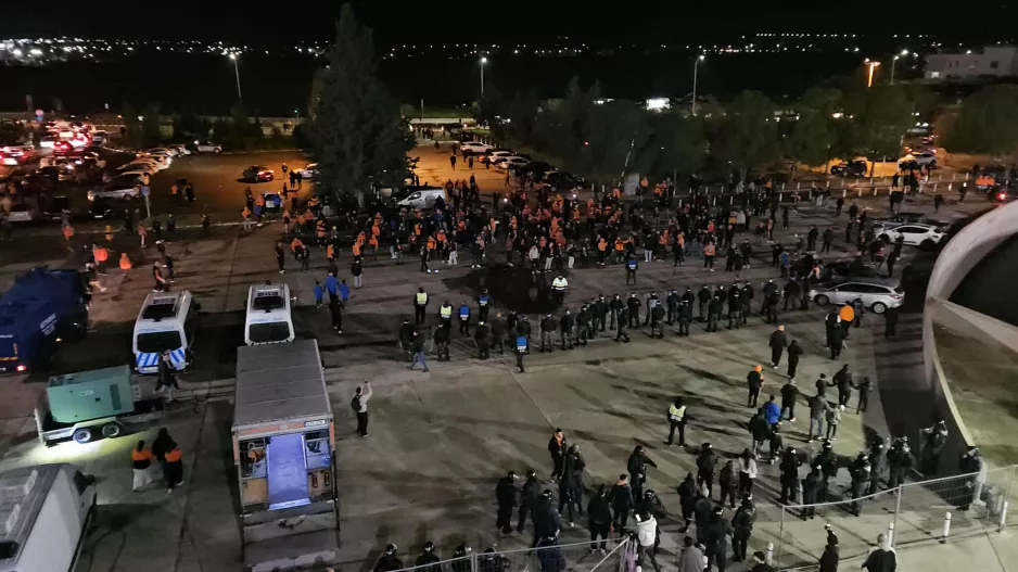 Ο κόσμος οδηγεί το ΑΠΟΕΛ στην επόμενη μέρα 