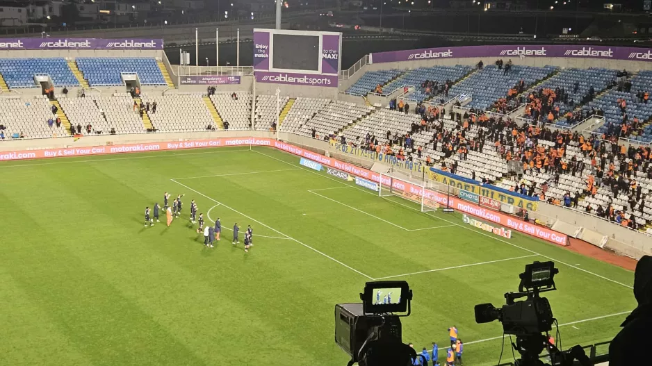Χειροκρότημα και... συνθήματα κατά Πετρίδη
