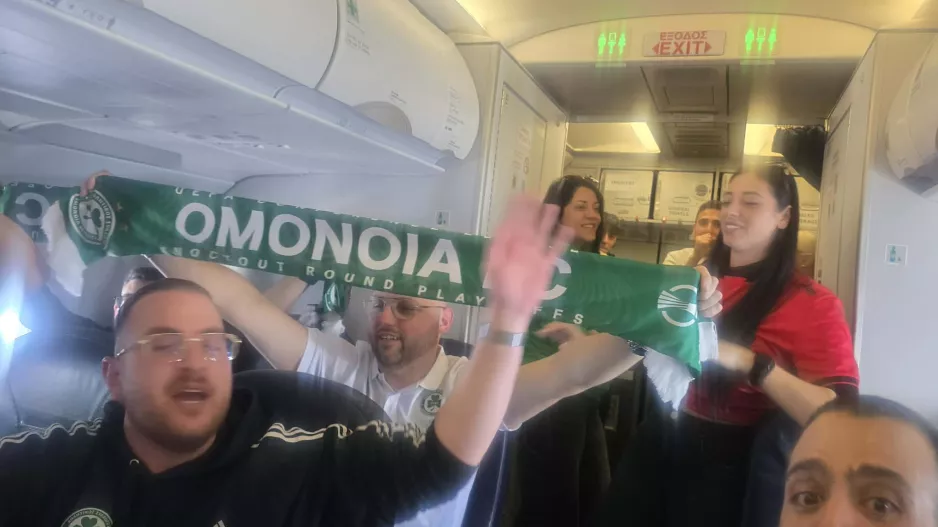 "Σηκώστε τα ψηλά, φωνάξτε δυνατά, ΟΜΟΝΟΙΑ!"