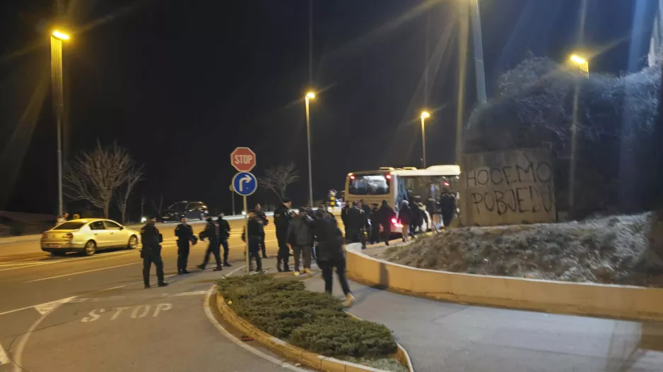 (Φώτος kerkida) Με συνοδεία... αστυνομικών 