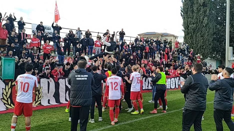 (Βίντεο-Φώτος kerkida) "Ντίρλι-Ντίρλι" και στον αέρα... ο κόουτς
