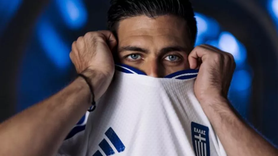 Η νέα εμφάνιση της Εθνικής Ελλάδος... θυμίζει Euro 2004!