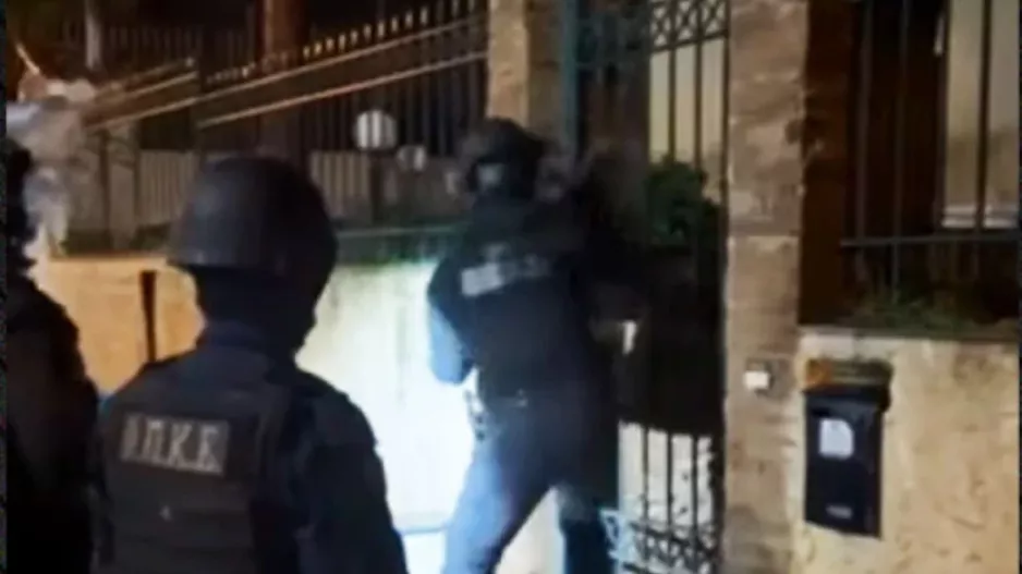 (ΒΙΝΤΕΟ) Καρέ καρέ επιχείρηση για εξάρθρωση σπείρας ναρκωτικών 