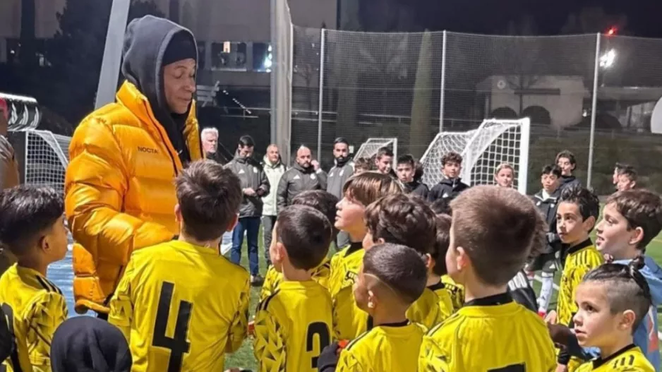 Η έκπληξη τους στους μικρούς ποδοσφαιριστές των ακαδημιών