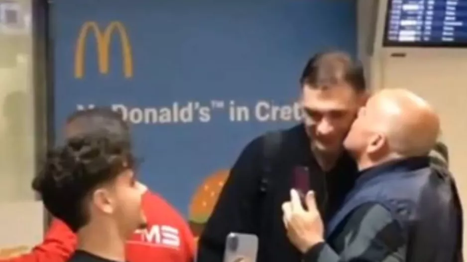 Η άφιξη των «ερυθρόλευκων» στην Κρήτη