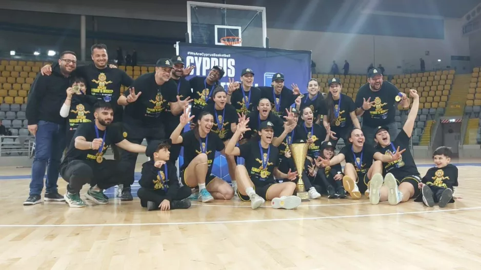 Πρωτάθλημα και... τρεμπλ η ΑΕΛ! (Φώτος)