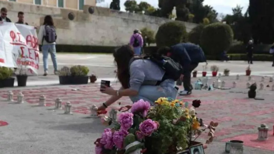 Μαζικά συλλαλητήρια για τη μνήμη των θυμάτων των Τεμπών