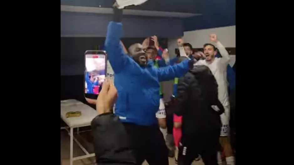 (Βίντεο) Πανηγύρια στα αποδυτήρια! 