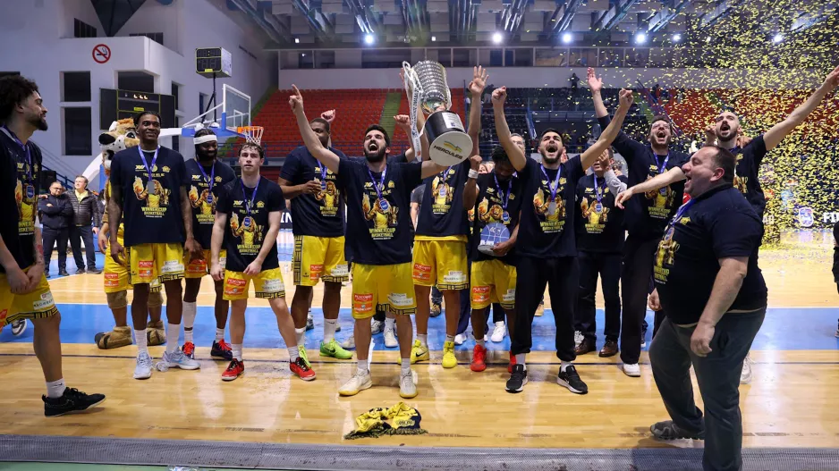 ΚΥΠΕΛΛΟΥΧΟΣ η ΑΕΛ!