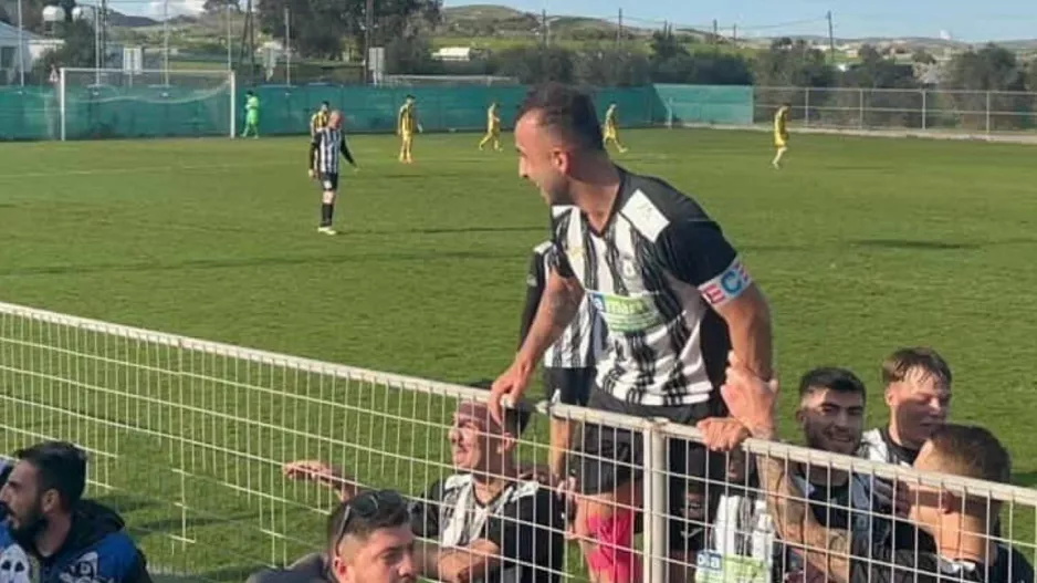 (Φώτος) Διπλό με τον κόσμο της!
