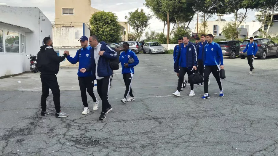 (Φώτος) Άφιξη στο "ΠΑΠ" με... υποδοχή!
