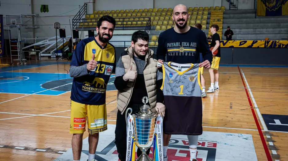 Πόζαρε με το Κύπελλο ο Ανδρέας!