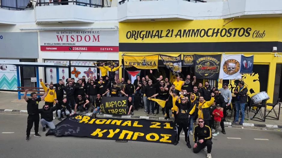 "Μάριος Παρών"