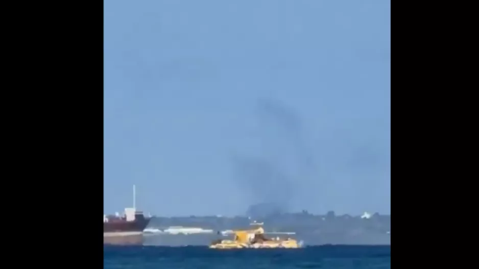 Καπνός κοντά στη βάση της Δεκέλειας (ΒΙΝΤΕΟ)