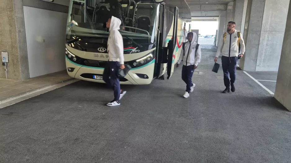(ΦΩΤΟΣ Kerkida) Άφιξη...ΑΠΟΕΛ