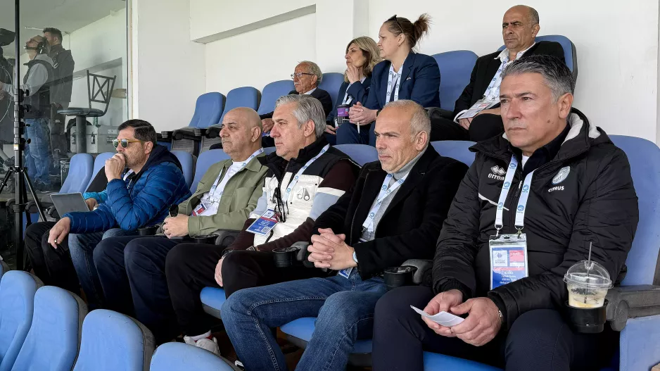 Στην παρουσία...Λοϊζίδη