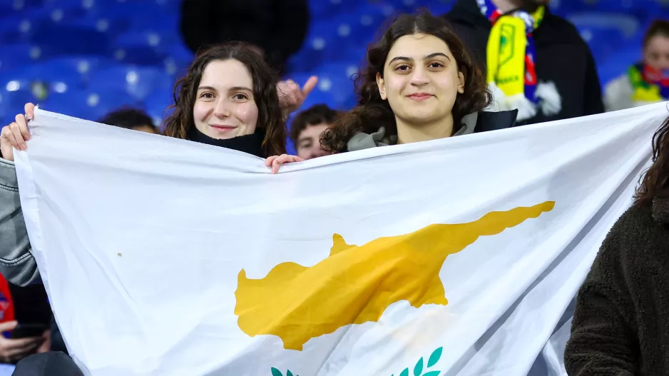 Με τη σημαία της Κύπρου!