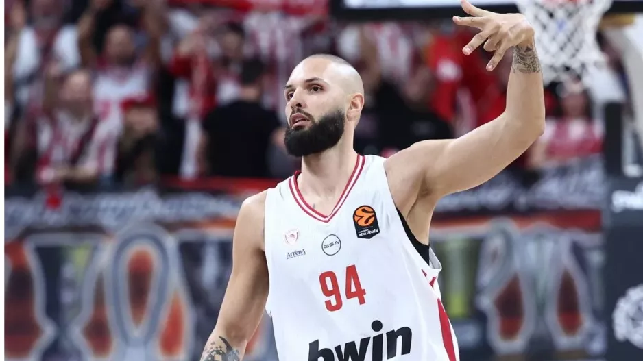 Σαρωτικός Ολυμπιακός, έσβησε... 101 κεράκια στο Παρίσι με κατοστάρα! 
