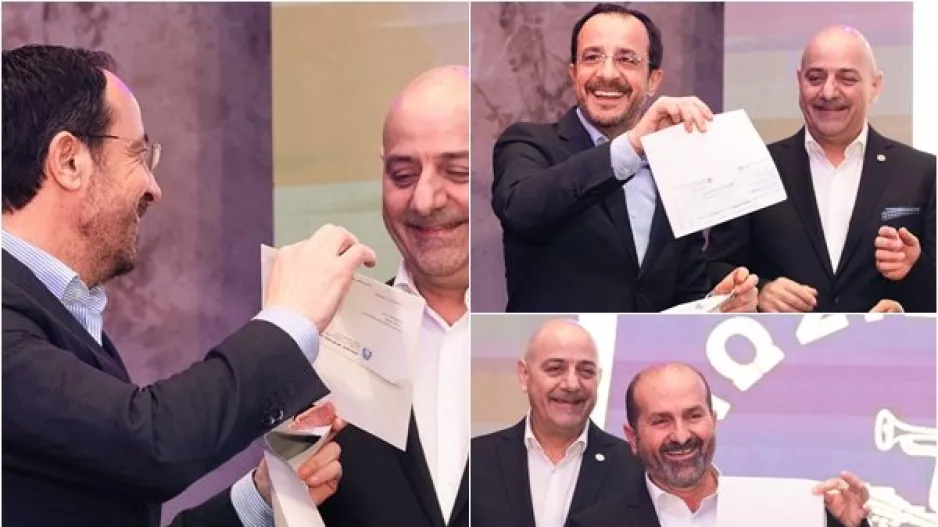 Η στιγμή της... αποκάλυψης! (Φώτος)
