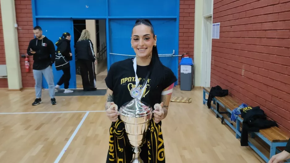 Η Μελίνα με το τρόπαιο!
