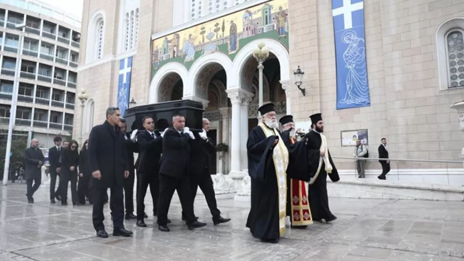 Μαρινέλλα: Ξεκίνησε το λαϊκό προσκύνημα στο παρεκκλήσι της Μητρόπολης, εκεί η οικογένειά της