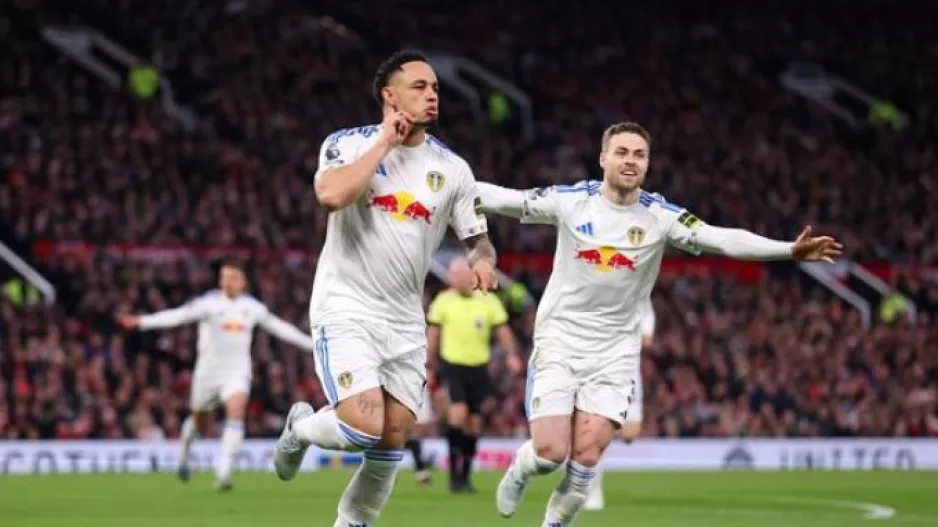 Η Λιντς πήρε για πρώτη φορά διπλό στο Old Trafford μετά από 45 χρόνια!